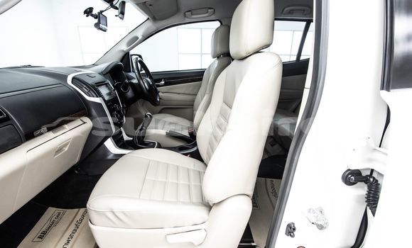 Buy Used Isuzu MU-X White Car in Bangkok in Bangkok Buy Used Isuzu MU-X White Car in Bangkok in Bangkok