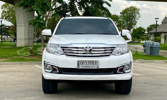 ซื้อ รถมือสอง Toyota Fortuner ขาว รถยนต์ ใน %{เมือง} ใน กรุงเทพมหานคร