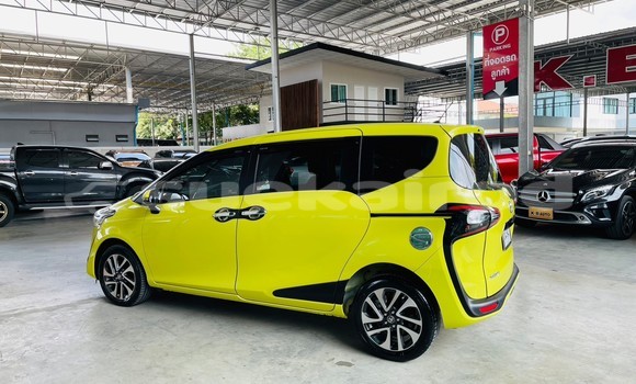 Buy Used Toyota Sienta Green Car in Bangkok in Bangkok Buy Used Toyota Sienta Green Car in Bangkok in Bangkok