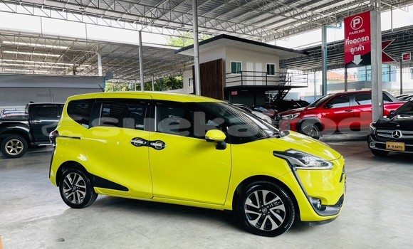 Buy Used Toyota Sienta Green Car in Bangkok in Bangkok Buy Used Toyota Sienta Green Car in Bangkok in Bangkok