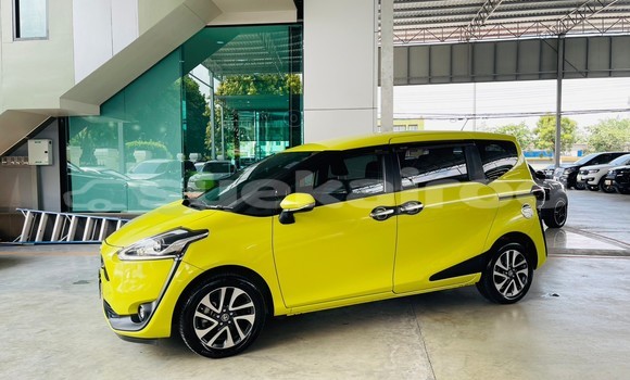 Buy Used Toyota Sienta Green Car in Bangkok in Bangkok Buy Used Toyota Sienta Green Car in Bangkok in Bangkok