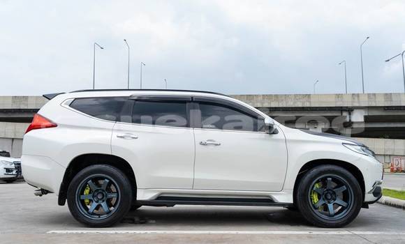 ซื้อ รถมือสอง Mitsubishi Pajero Sport ขาว รถยนต์ ใน %{เมือง} ใน กรุงเทพมหานคร ซื้อ รถมือสอง Mitsubishi Pajero Sport ขาว รถยนต์ ใน %{เมือง} ใน กรุงเทพมหานคร