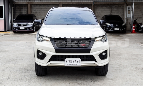 Buy Used Toyota Fortuner White Car in Bangkok in Bangkok