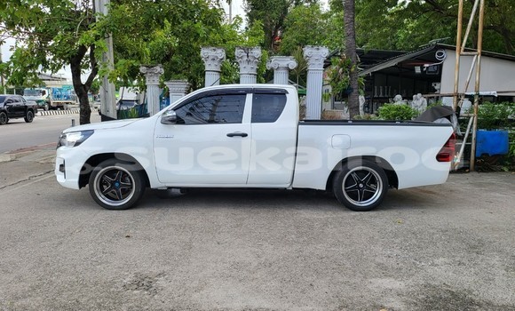 Buy Used Toyota Hiluxe Revo White Car in Bangkok in Bangkok Buy Used Toyota Hiluxe Revo White Car in Bangkok in Bangkok