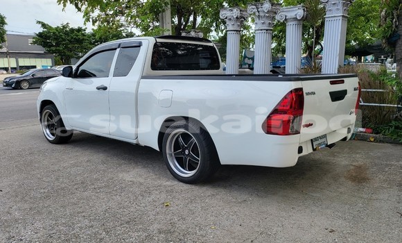 Buy Used Toyota Hiluxe Revo White Car in Bangkok in Bangkok Buy Used Toyota Hiluxe Revo White Car in Bangkok in Bangkok