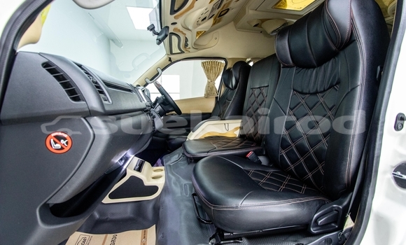 Buy Used Toyota Commuter White Car in Bangkok in Bangkok Buy Used Toyota Commuter White Car in Bangkok in Bangkok