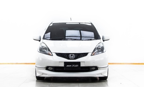 ซื้อ รถมือสอง Honda Jazz ขาว รถยนต์ ใน %{เมือง} ใน กรุงเทพมหานคร