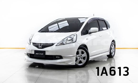 Buy Used Honda Jazz White Car in Bangkok in Bangkok Buy Used Honda Jazz White Car in Bangkok in Bangkok