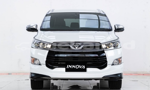 ซื้อ รถมือสอง Toyota Innova ขาว รถยนต์ ใน %{เมือง} ใน กรุงเทพมหานคร