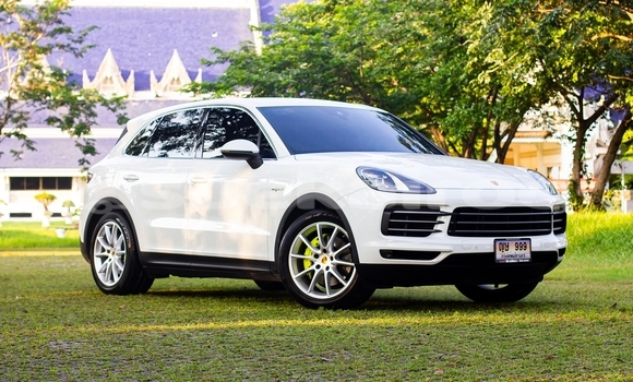 Buy Used Porsche Cayenne White Car in Bangkok in Bangkok Buy Used Porsche Cayenne White Car in Bangkok in Bangkok