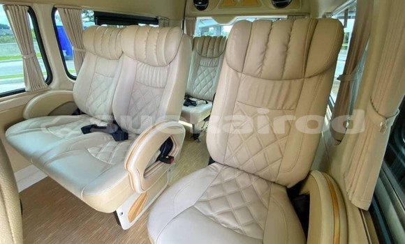 Buy Used Toyota Commuter Silver Car in Bangkok in Bangkok Buy Used Toyota Commuter Silver Car in Bangkok in Bangkok