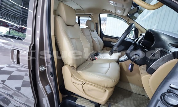 ซื้อ รถมือสอง Hyundai Grand Starex สีน้ำตาล รถยนต์ ใน %{เมือง} ใน กรุงเทพมหานคร ซื้อ รถมือสอง Hyundai Grand Starex สีน้ำตาล รถยนต์ ใน %{เมือง} ใน กรุงเทพมหานคร