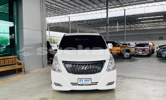 Buy Used Hyundai H1 White Car in Bangkok in Bangkok