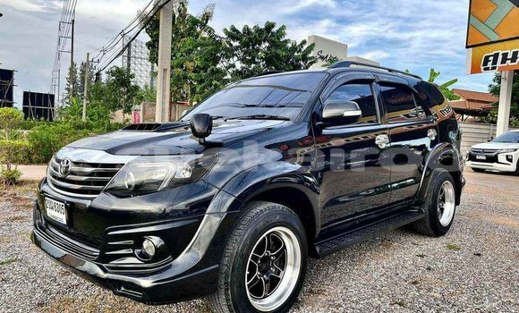 ซื้อ รถมือสอง Toyota Fortuner สีดำ รถยนต์ ใน %{เมือง} ใน กรุงเทพมหานคร