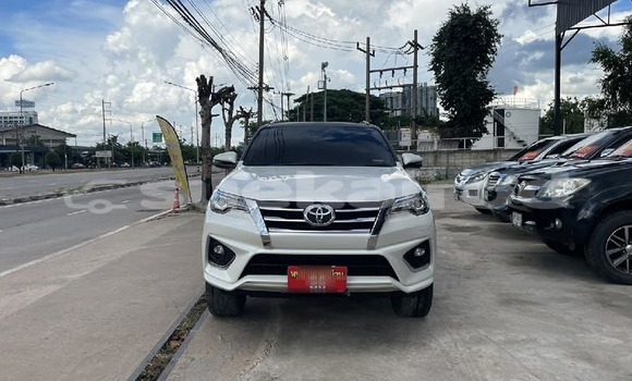 Buy Used Toyota Fortuner White Car in Bangkok in Bangkok