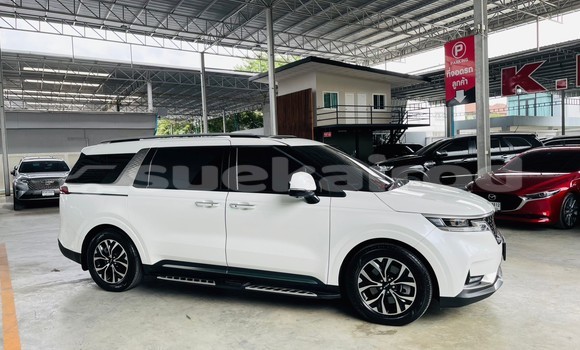 Buy Used Kia Carnival White Car in Bangkok in Bangkok Buy Used Kia Carnival White Car in Bangkok in Bangkok