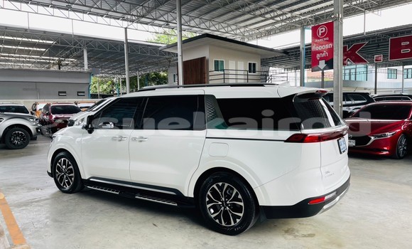 Buy Used Kia Carnival White Car in Bangkok in Bangkok Buy Used Kia Carnival White Car in Bangkok in Bangkok