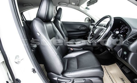 Buy Used Honda HR-V White Car in Bangkok in Bangkok Buy Used Honda HR-V White Car in Bangkok in Bangkok