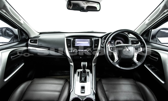 ซื้อ รถมือสอง Mitsubishi Pajero Sport ขาว รถยนต์ ใน %{เมือง} ใน กรุงเทพมหานคร ซื้อ รถมือสอง Mitsubishi Pajero Sport ขาว รถยนต์ ใน %{เมือง} ใน กรุงเทพมหานคร