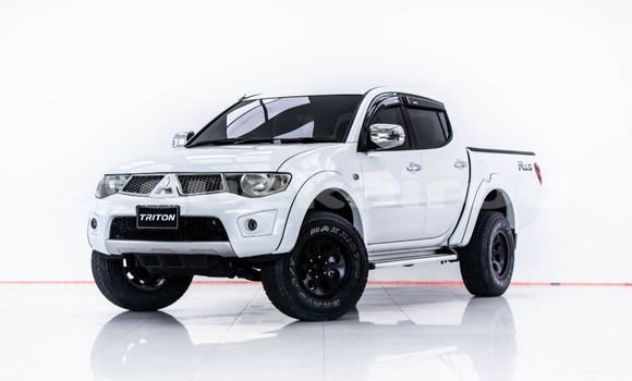 Buy Used Mitsubishi Triton White Car in Bangkok in Bangkok Buy Used Mitsubishi Triton White Car in Bangkok in Bangkok