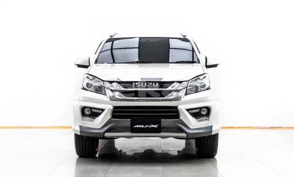 ซื้อ รถมือสอง Isuzu MU-X ขาว รถยนต์ ใน %{เมือง} ใน กรุงเทพมหานคร