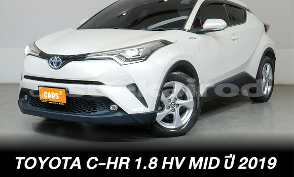 ซื้อ รถมือสอง Toyota C-HR ขาว รถยนต์ ใน %{เมือง} ใน กรุงเทพมหานคร