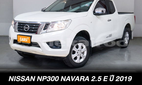 Buy Used Nissan Navara White Car in Bangkok in Bangkok