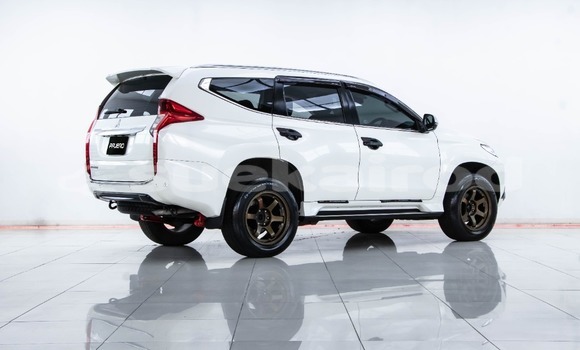 ซื้อ รถมือสอง Mitsubishi Pajero Sport ขาว รถยนต์ ใน %{เมือง} ใน กรุงเทพมหานคร ซื้อ รถมือสอง Mitsubishi Pajero Sport ขาว รถยนต์ ใน %{เมือง} ใน กรุงเทพมหานคร