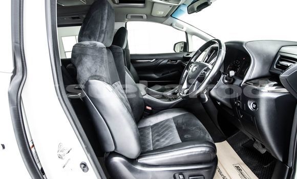 Buy Used Toyota Vellfire White Car in Bangkok in Bangkok Buy Used Toyota Vellfire White Car in Bangkok in Bangkok