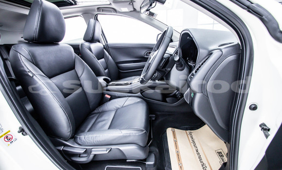 Buy Used Honda HR-V White Car in Bangkok in Bangkok Buy Used Honda HR-V White Car in Bangkok in Bangkok