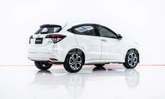 Buy Used Honda HR-V White Car in Bangkok in Bangkok Buy Used Honda HR-V White Car in Bangkok in Bangkok