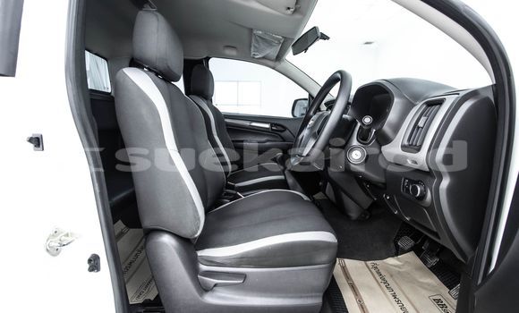 Buy Used Chevrolet Colorado White Car in Bangkok in Bangkok Buy Used Chevrolet Colorado White Car in Bangkok in Bangkok