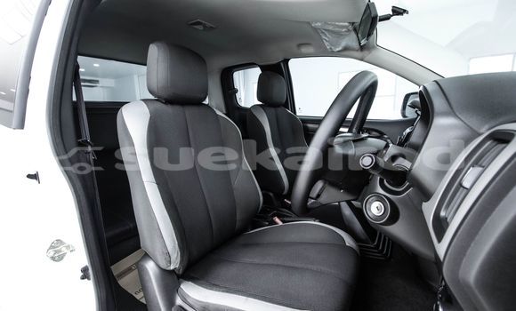 Buy Used Chevrolet Colorado White Car in Bangkok in Bangkok Buy Used Chevrolet Colorado White Car in Bangkok in Bangkok