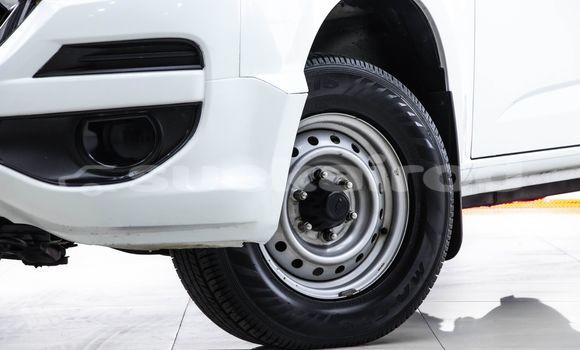 Buy Used Chevrolet Colorado White Car in Bangkok in Bangkok Buy Used Chevrolet Colorado White Car in Bangkok in Bangkok