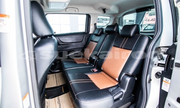 ซื้อ รถมือสอง Toyota Sienta เงิน รถยนต์ ใน %{เมือง} ใน กรุงเทพมหานคร ซื้อ รถมือสอง Toyota Sienta เงิน รถยนต์ ใน %{เมือง} ใน กรุงเทพมหานคร