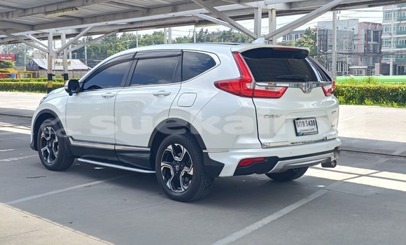 Buy Used Honda CR-V White Car in Chiang Rai in Chiang Rai Buy Used Honda CR-V White Car in Chiang Rai in Chiang Rai