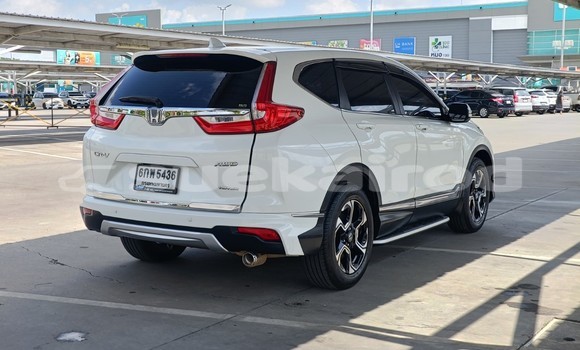 Buy Used Honda CR-V White Car in Chiang Rai in Chiang Rai Buy Used Honda CR-V White Car in Chiang Rai in Chiang Rai