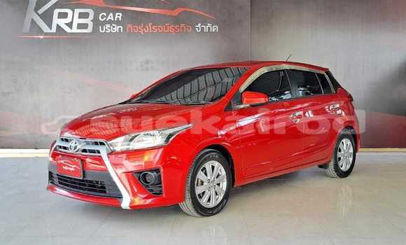 ซื้อ รถมือสอง Toyota Yaris สีแดง รถยนต์ ใน %{เมือง} ใน กรุงเทพมหานคร
