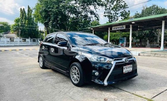 ซื้อ รถมือสอง Toyota Yaris สีดำ รถยนต์ ใน %{เมือง} ใน กรุงเทพมหานคร