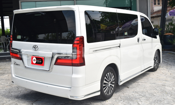 ซื้อ รถมือสอง Toyota Crown Majesta ขาว รถยนต์ ใน %{เมือง} ใน กรุงเทพมหานคร ซื้อ รถมือสอง Toyota Crown Majesta ขาว รถยนต์ ใน %{เมือง} ใน กรุงเทพมหานคร