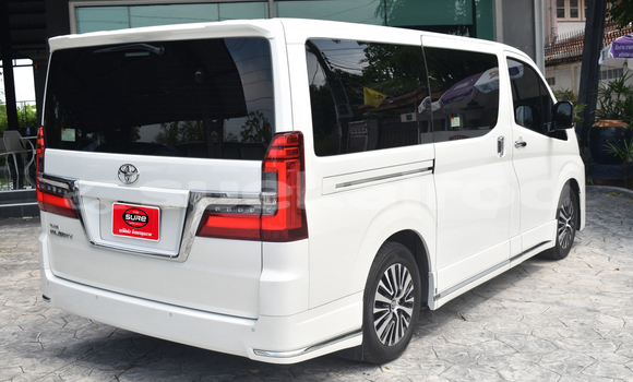 ซื้อ รถมือสอง Toyota Crown Majesta ขาว รถยนต์ ใน %{เมือง} ใน กรุงเทพมหานคร ซื้อ รถมือสอง Toyota Crown Majesta ขาว รถยนต์ ใน %{เมือง} ใน กรุงเทพมหานคร