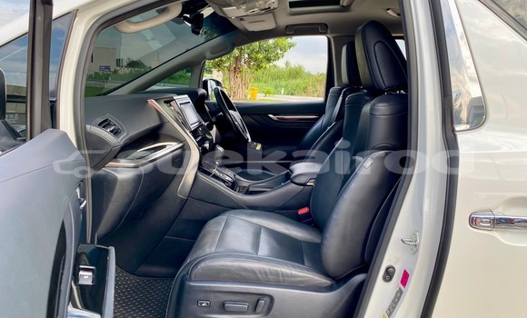 Buy Used Toyota Vellfire White Car in Bangkok in Bangkok Buy Used Toyota Vellfire White Car in Bangkok in Bangkok