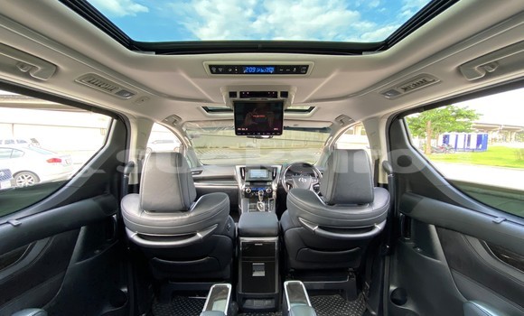 Buy Used Toyota Vellfire White Car in Bangkok in Bangkok Buy Used Toyota Vellfire White Car in Bangkok in Bangkok