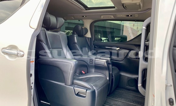 Buy Used Toyota Vellfire White Car in Bangkok in Bangkok Buy Used Toyota Vellfire White Car in Bangkok in Bangkok