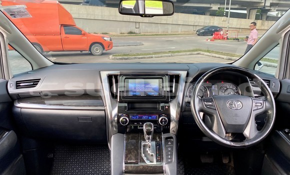 Buy Used Toyota Vellfire White Car in Bangkok in Bangkok Buy Used Toyota Vellfire White Car in Bangkok in Bangkok