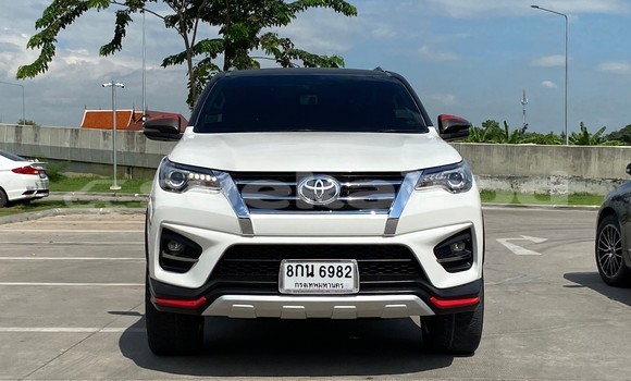 Buy Used Toyota Fortuner White Car in Bangkok in Bangkok