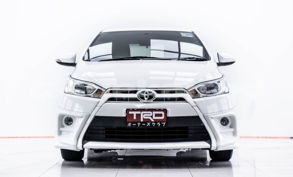 ซื้อ รถมือสอง Toyota Yaris ขาว รถยนต์ ใน %{เมือง} ใน กรุงเทพมหานคร