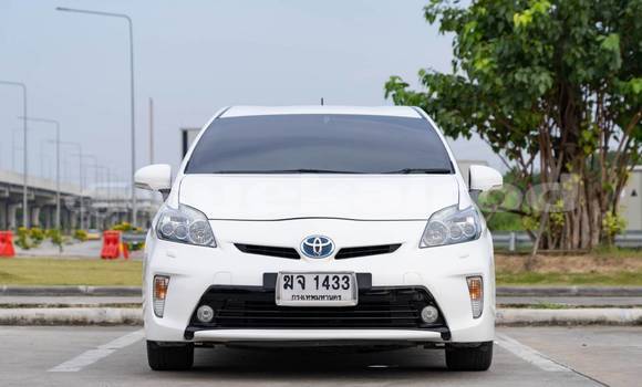 ซื้อ รถมือสอง Toyota Prius ขาว รถยนต์ ใน %{เมือง} ใน กรุงเทพมหานคร