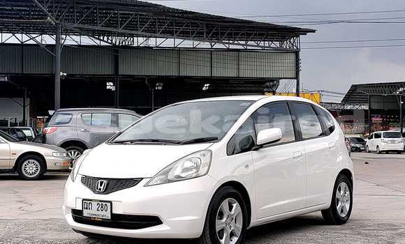 ซื้อ รถมือสอง Honda Jazz ขาว รถยนต์ ใน %{เมือง} ใน กรุงเทพมหานคร