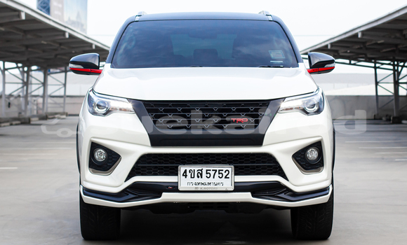 Buy Used Toyota Fortuner White Car in Bangkok in Bangkok